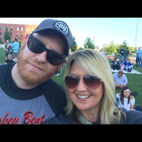 Meet your Posher, Courtney - Picture 1 of 1